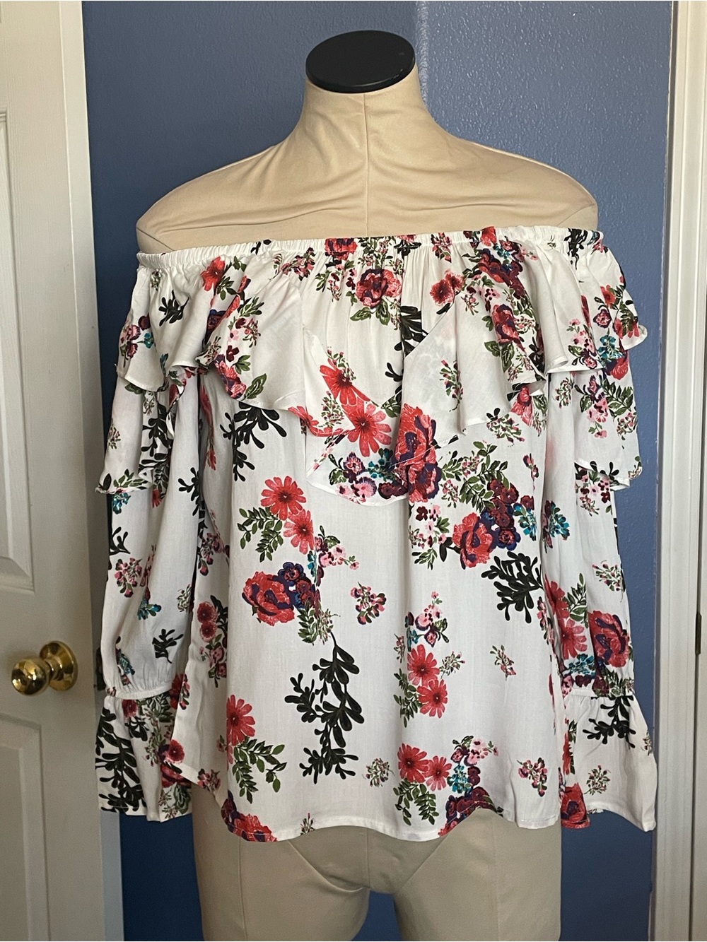 Floral Off-the-shoulder Top - Picture 5 of 13